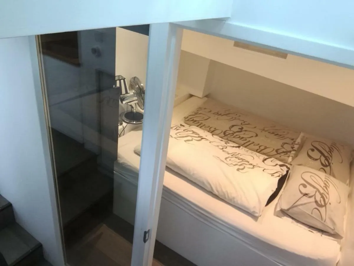 Houseboat Rose Apartment Amsterdam